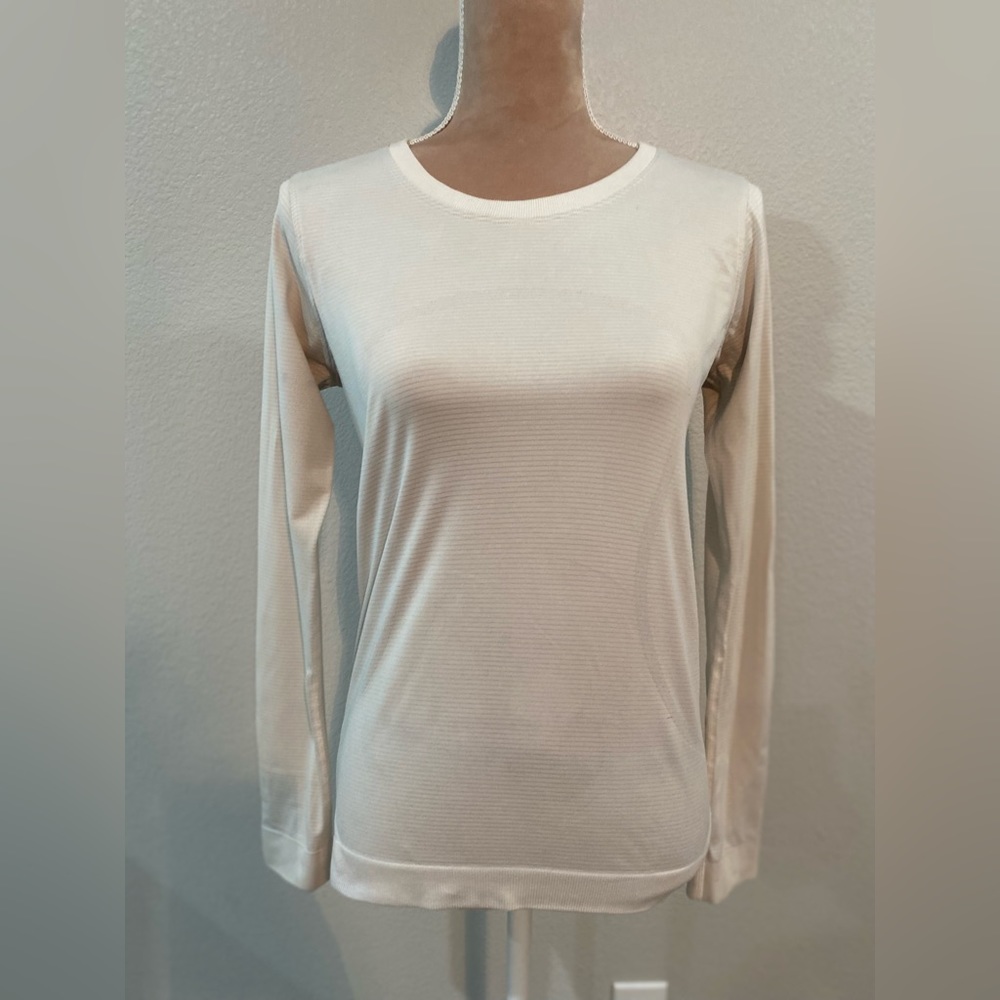 lululemon athletica Long Sleeve Crew Neck Top in Cream